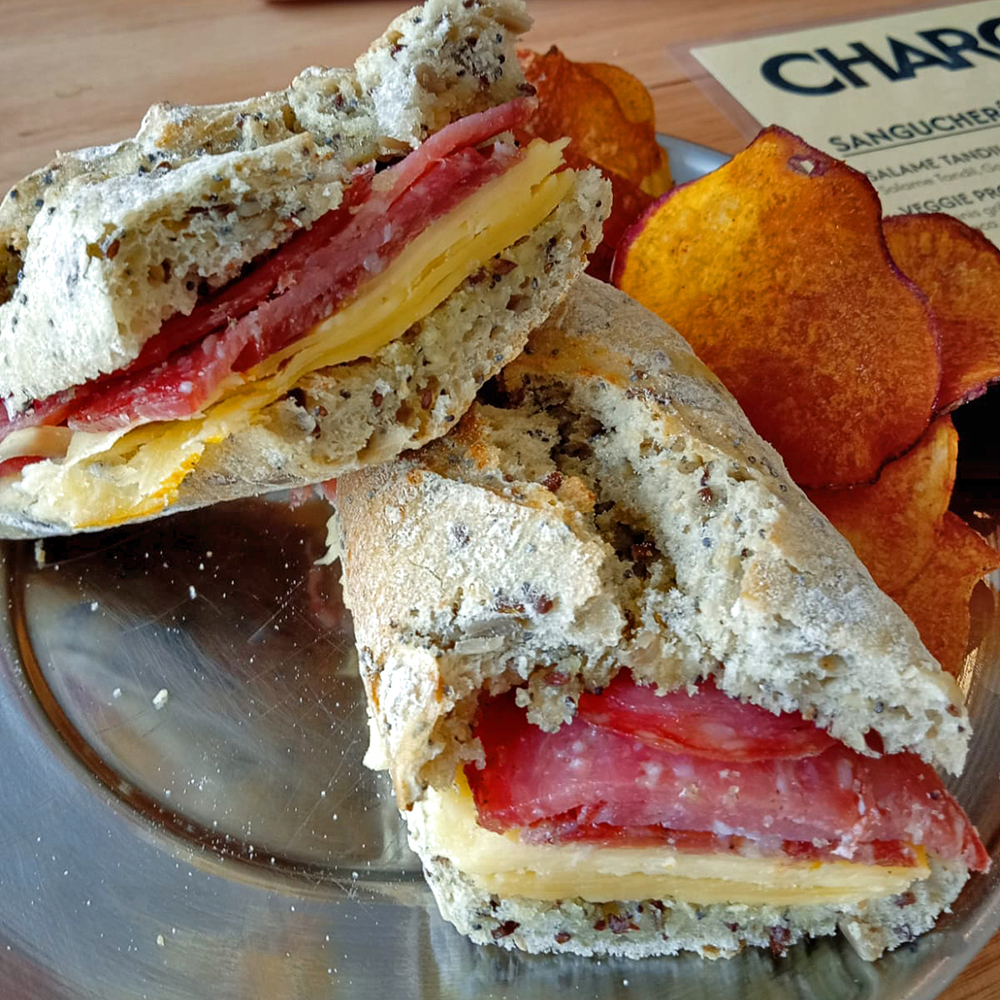Sánguche de salame de Tandil y gouda